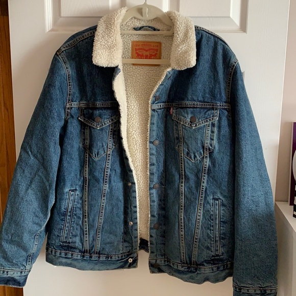 *** SOLD ** Levi’s Shearling Lined Denim Jacket - Picture 2 of 4